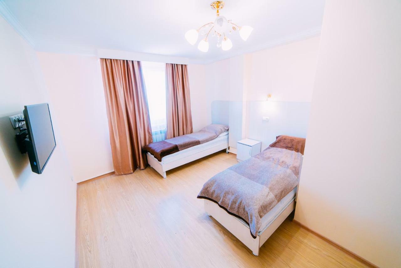 Hotel 224 Almaty Esterno foto